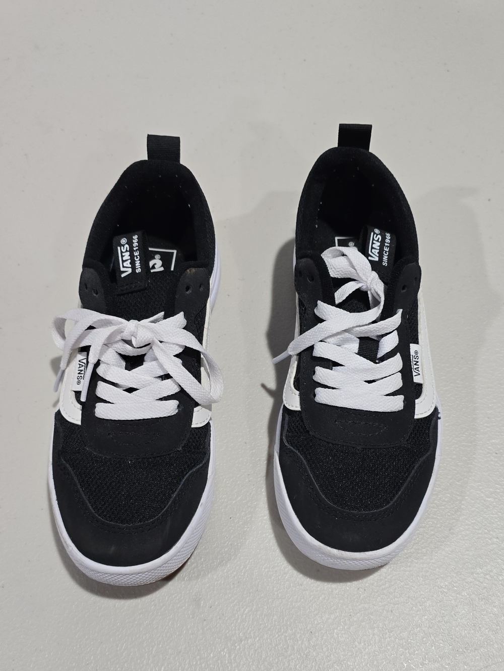 Vans Kids Boys Shoes Size 3. Black/ White